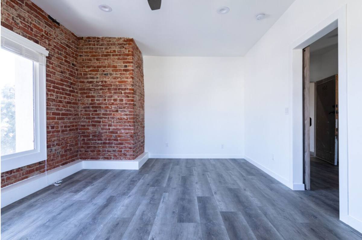 Apartment for rent at 207 N Oxford Ave, Los Angeles, CA 90004