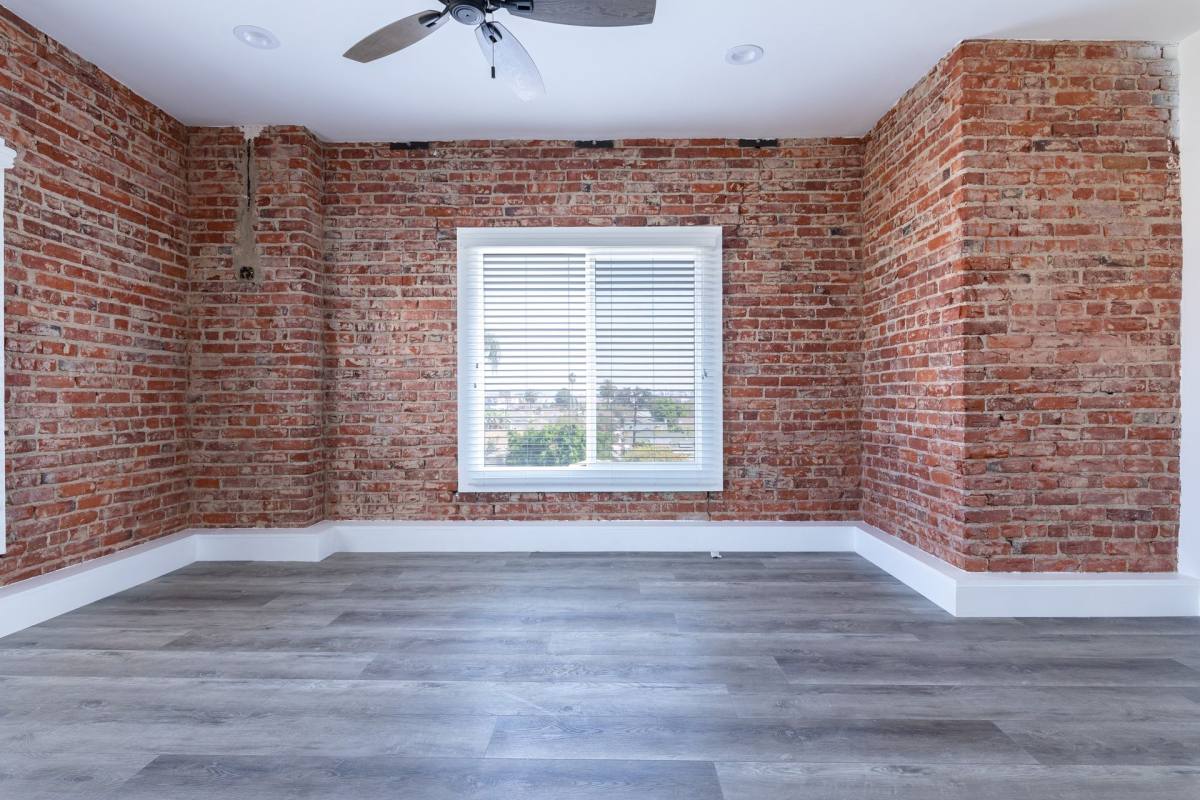 Apartment for rent at 207 N Oxford Ave, Los Angeles, CA 90004