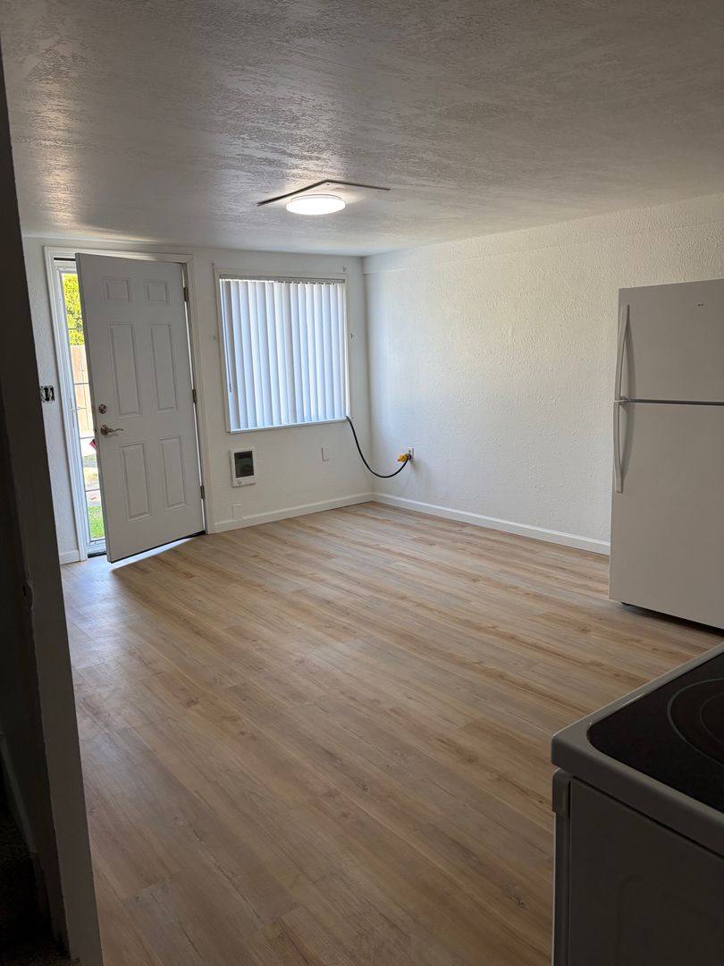 Townhouse for rent at 1104 E 4th St, Newberg, OR 97132