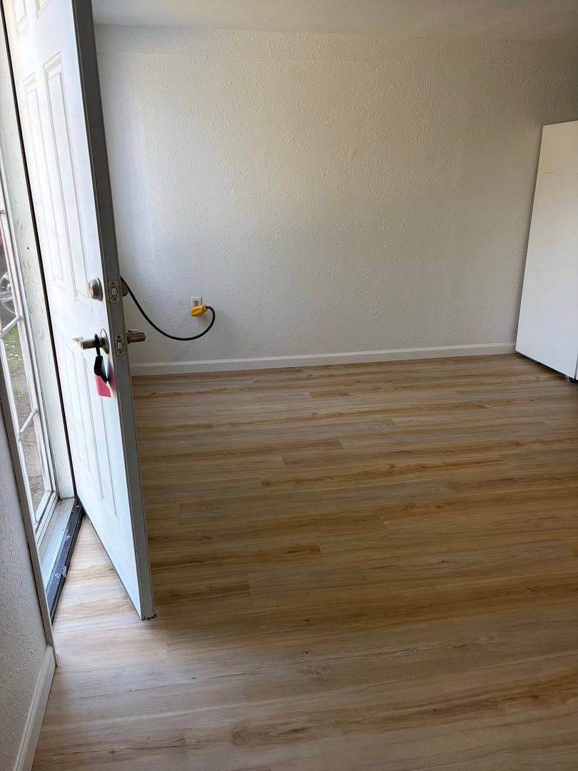 Townhouse for rent at 1104 E 4th St, Newberg, OR 97132