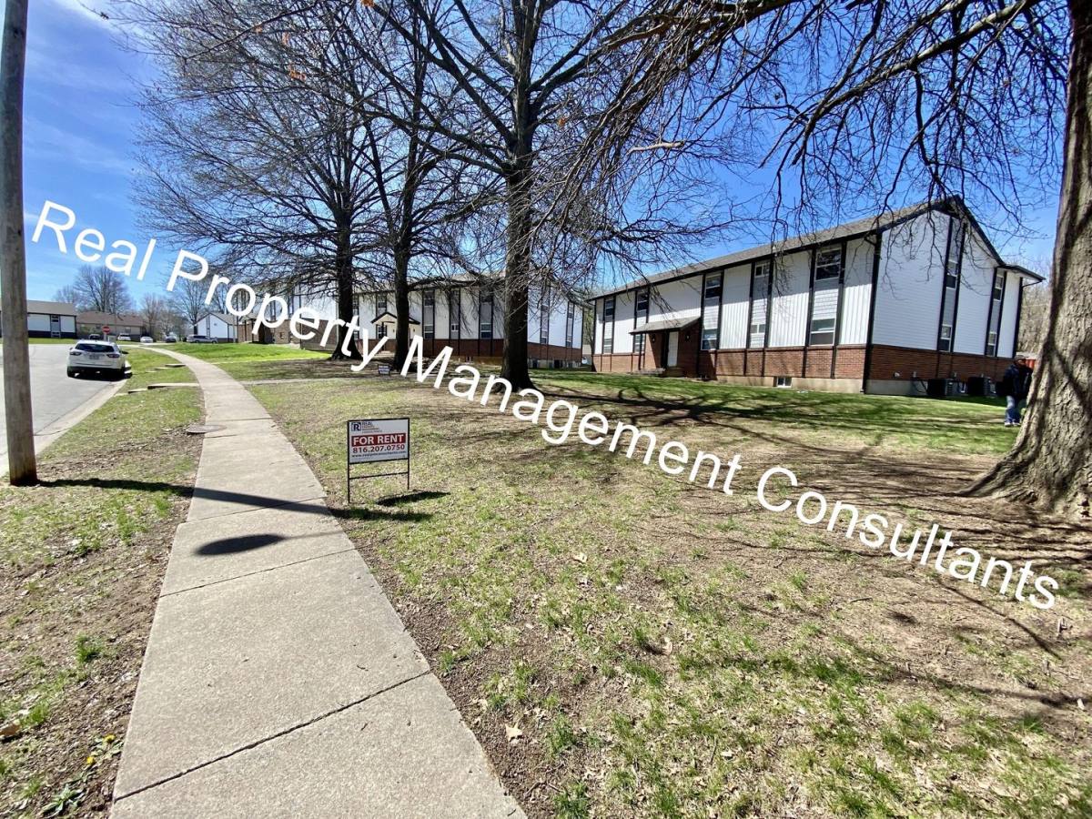 Apartment for rent at 2201 Twin Oaks Dr, Harrisonville, MO 64701