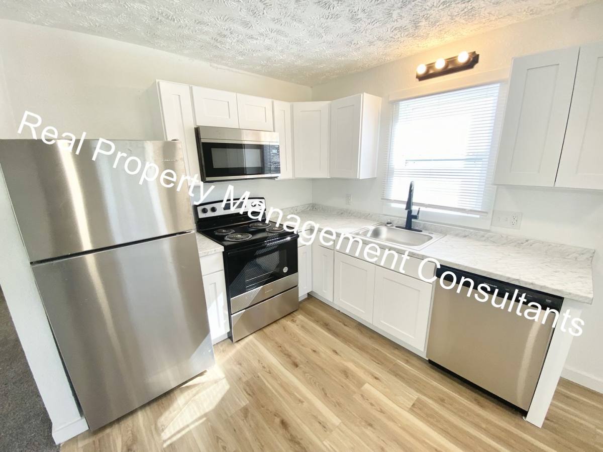Apartment for rent at 2201 Twin Oaks Dr, Harrisonville, MO 64701