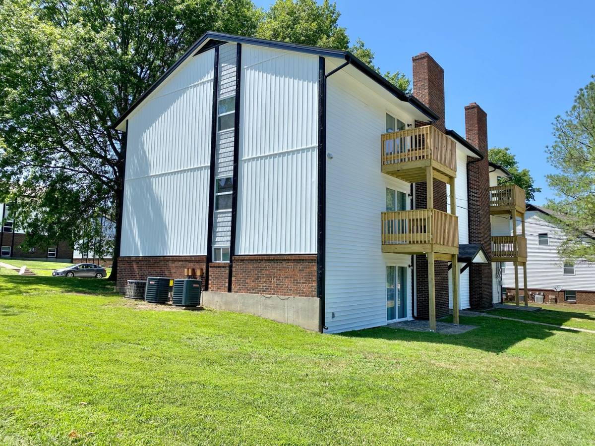 Apartment for rent at 2201 Twin Oaks Dr, Harrisonville, MO 64701