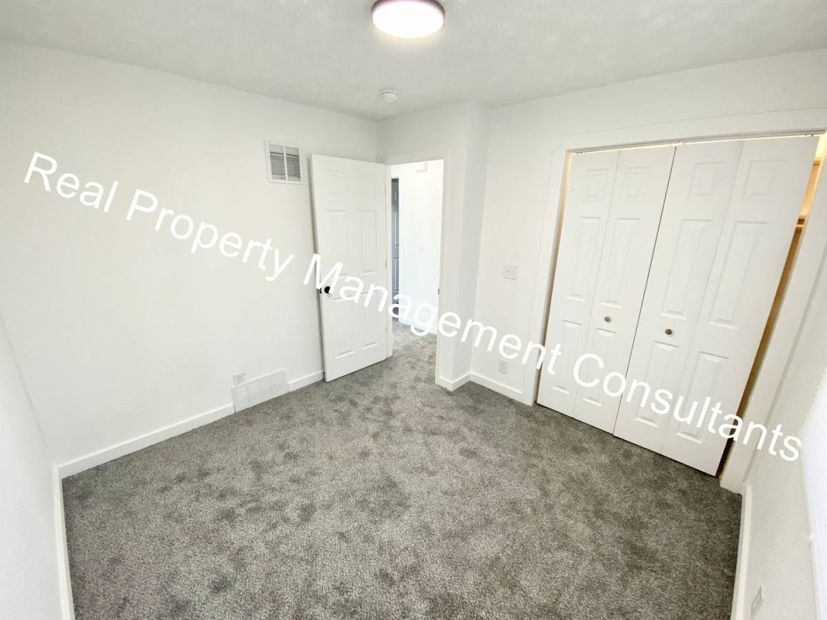Apartment for rent at 2201 Twin Oaks Dr, Harrisonville, MO 64701
