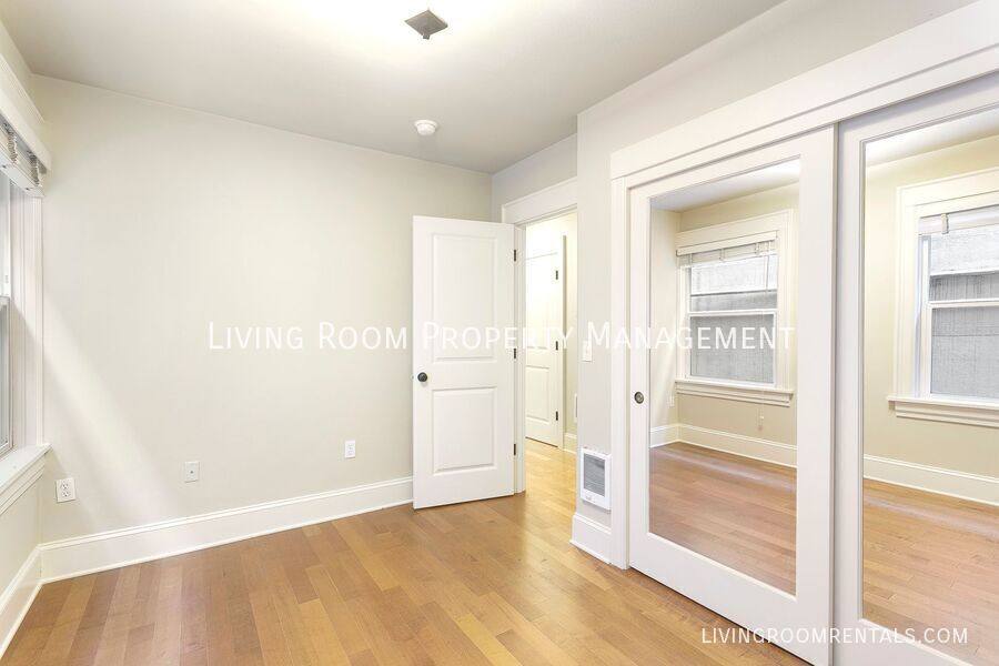 Apartment for rent at 2076 NW Johnson St #104, Portland, OR 97209