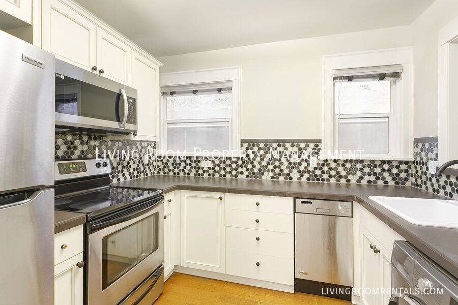 Apartment for rent at 2076 NW Johnson St #104, Portland, OR 97209