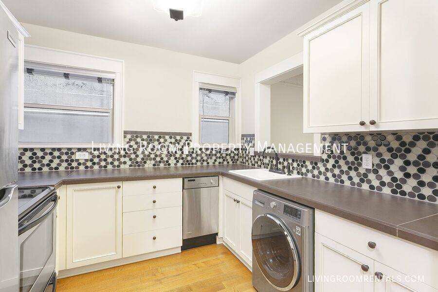 Apartment for rent at 2076 NW Johnson St #104, Portland, OR 97209