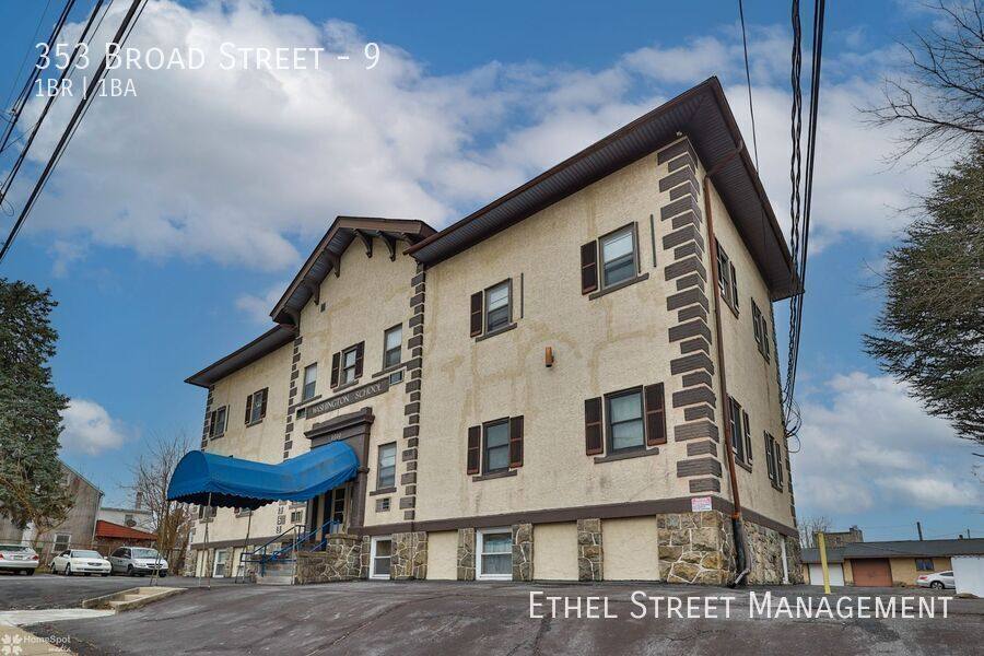 Apartment for rent at 353 Broad St #9, Emmaus, PA 18049