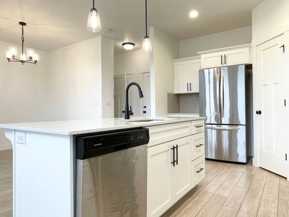 Townhouse for rent at 13983 S Middle Ridge Lane, Herriman, UT 84096