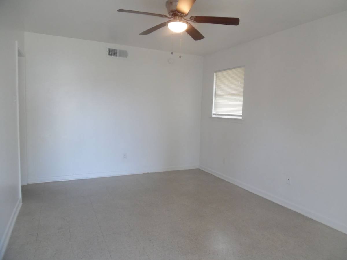 Apartment for rent at 512-514 Oriole St, Metairie, LA 70003