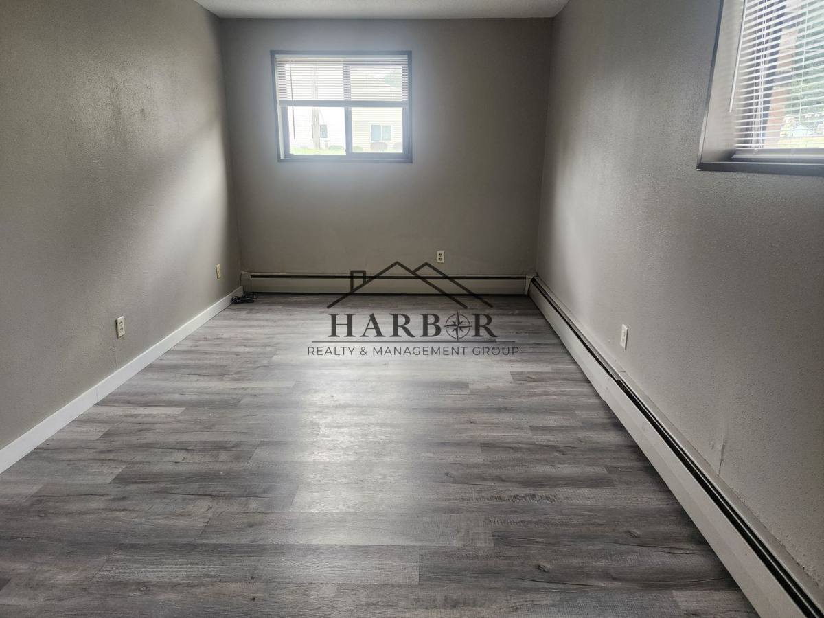 Apartment for rent at 600 14th St NW #2, Austin, MN 55912