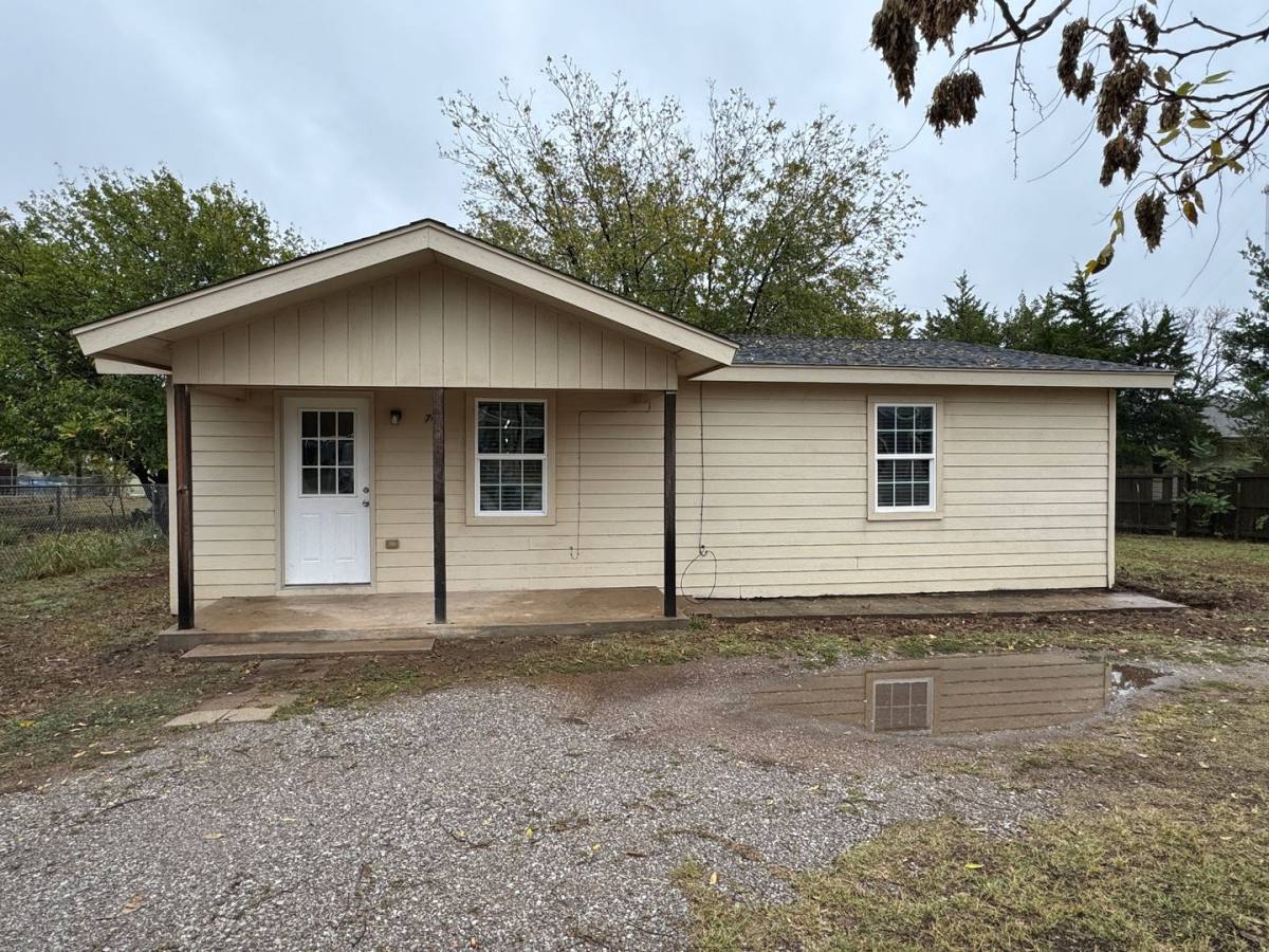 House for rent at 705 5th St, Cache, OK 73527