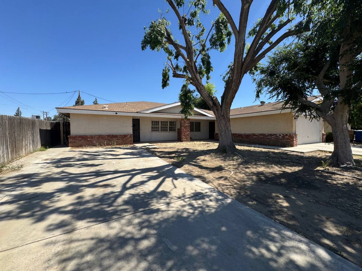 Apartment for rent at 210 Douglas St, Bakersfield, CA 93308