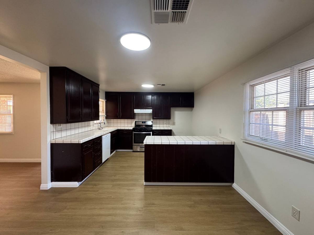 Apartment for rent at 210 Douglas St, Bakersfield, CA 93308
