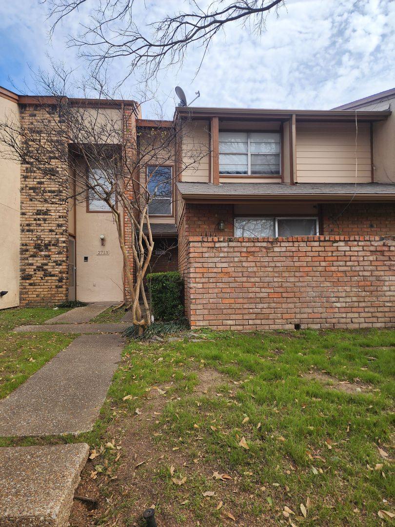 House for rent at 2715 Westgate Dr, Arlington, TX 76015