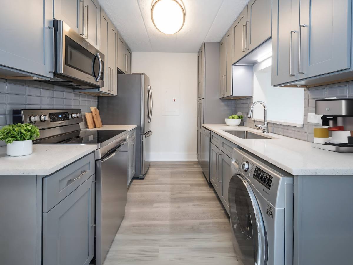 Apartment for rent at 606 - 637 E Woodland Park Ave, Chicago, IL 60616