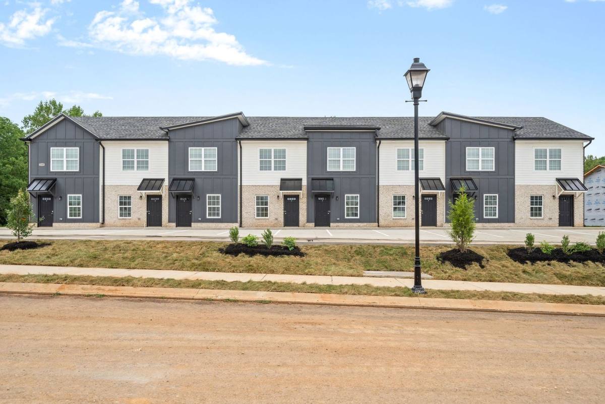 Apartment for rent at 1169 Meadow Hill Lane, Clarksville, TN 37043