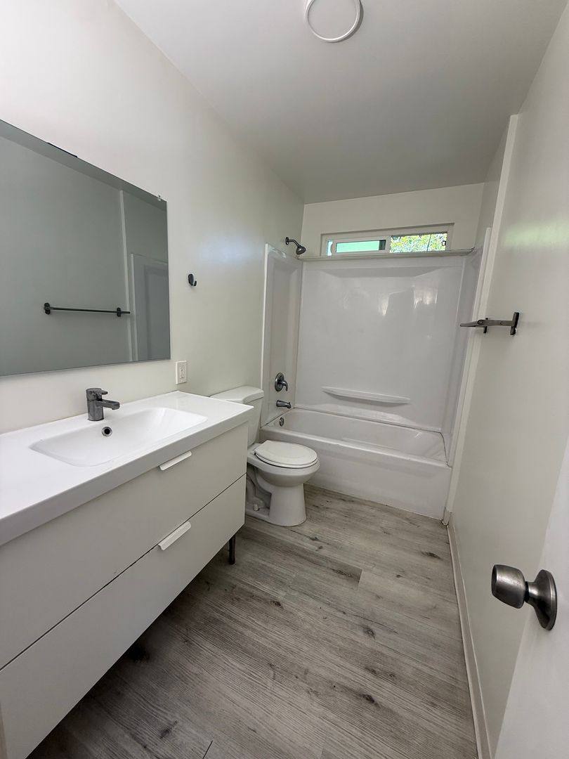 Apartment for rent at 5806 Camerford Ave, Los Angeles, CA 90038