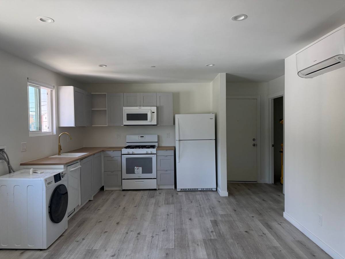 Apartment for rent at 5806 Camerford Ave, Los Angeles, CA 90038