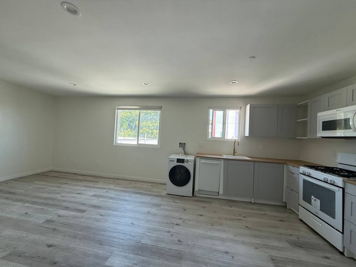 Apartment for rent at 5806 Camerford Ave, Los Angeles, CA 90038