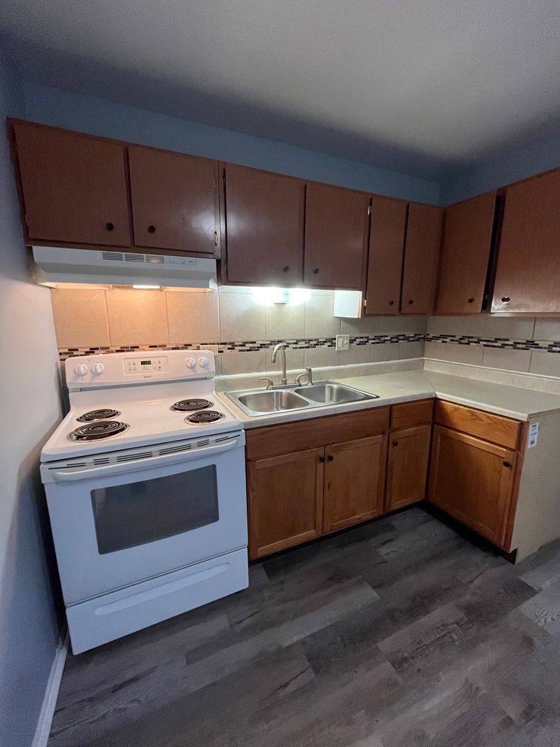 Apartment for rent at 2921 185th St, Lansing, IL 60438
