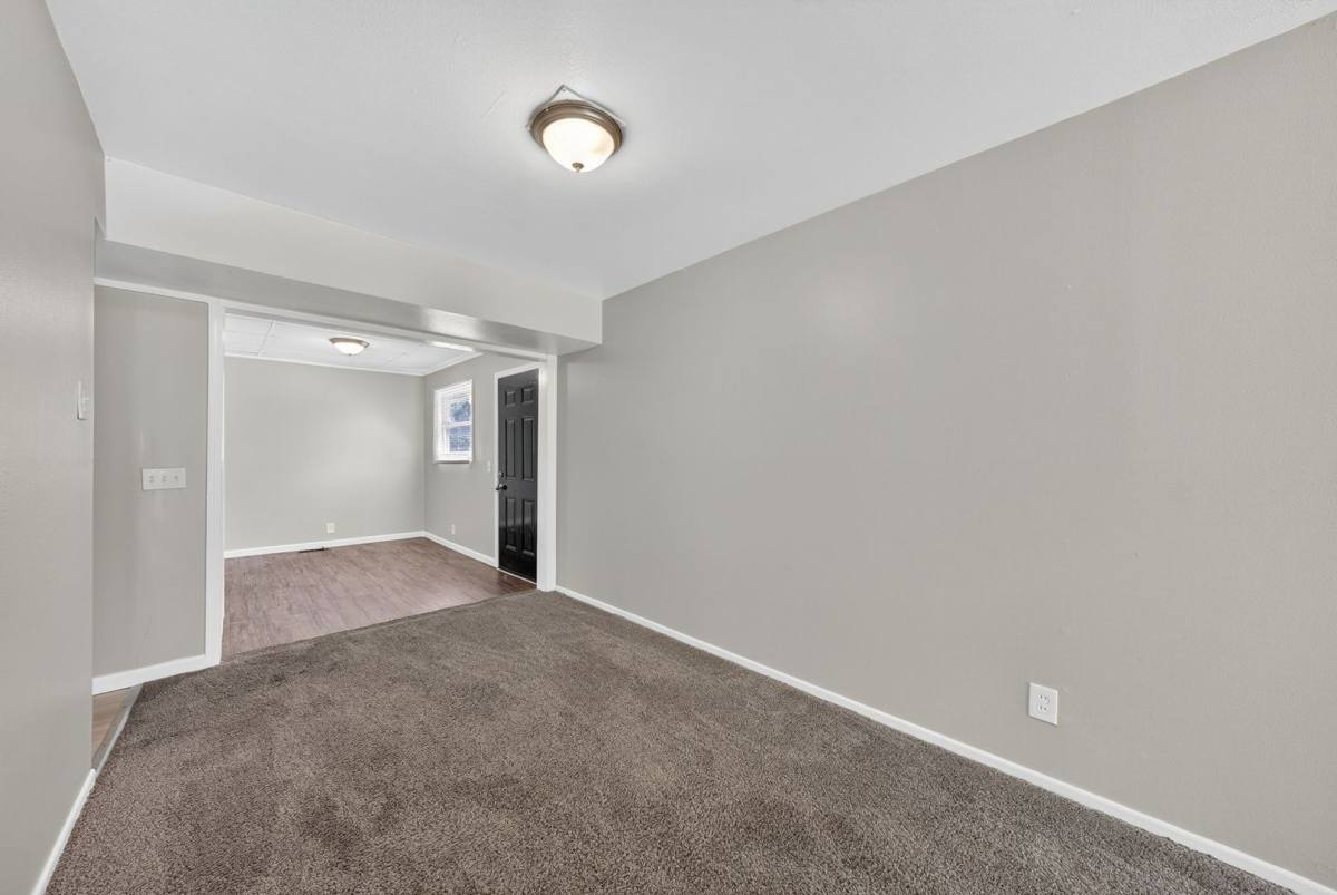 House for rent at 251 Midlothian Rd, Saint Louis, MO 63137