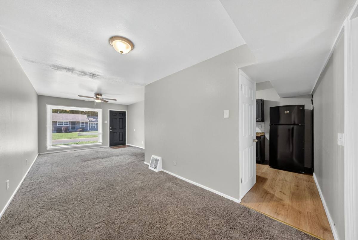 House for rent at 251 Midlothian Rd, Saint Louis, MO 63137