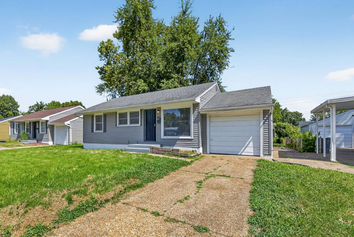 House for rent at 251 Midlothian Rd, Saint Louis, MO 63137