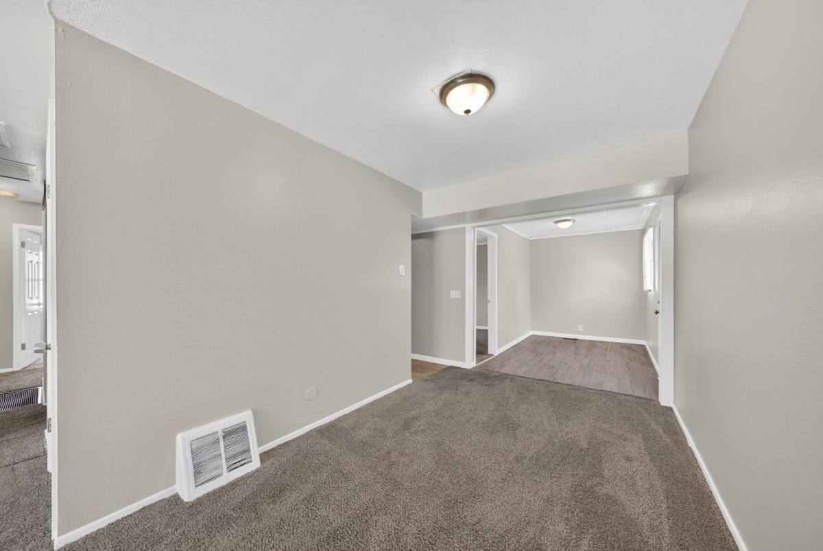 House for rent at 251 Midlothian Rd, Saint Louis, MO 63137