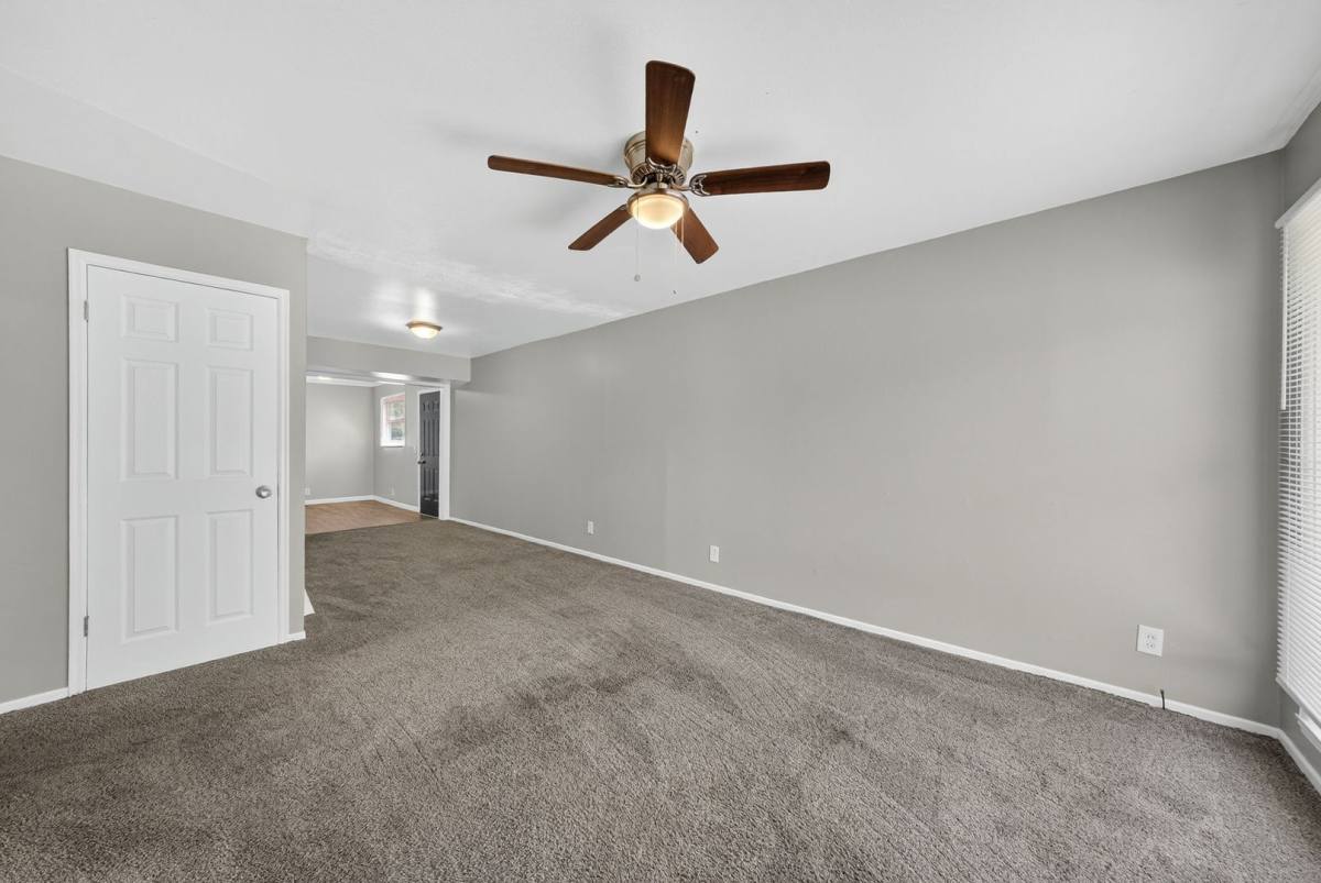 House for rent at 251 Midlothian Rd, Saint Louis, MO 63137