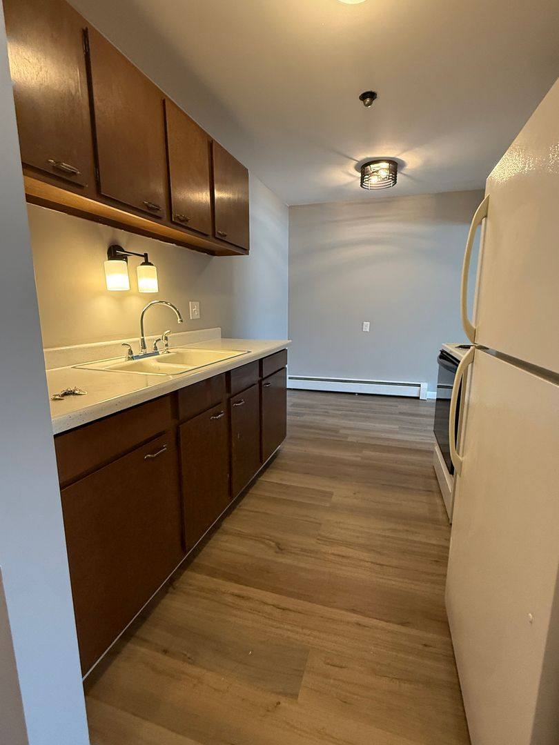 Apartment for rent at 725 16th Ave, Moline, IL 61265