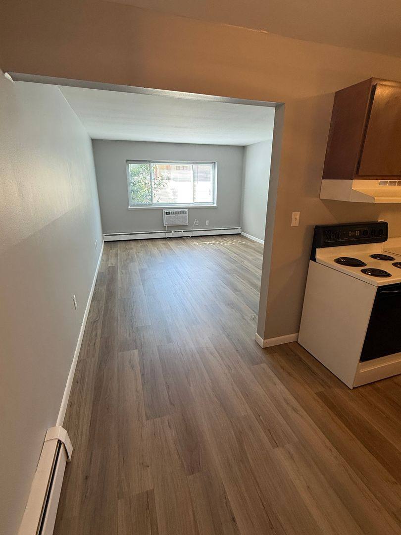 Apartment for rent at 725 16th Ave, Moline, IL 61265
