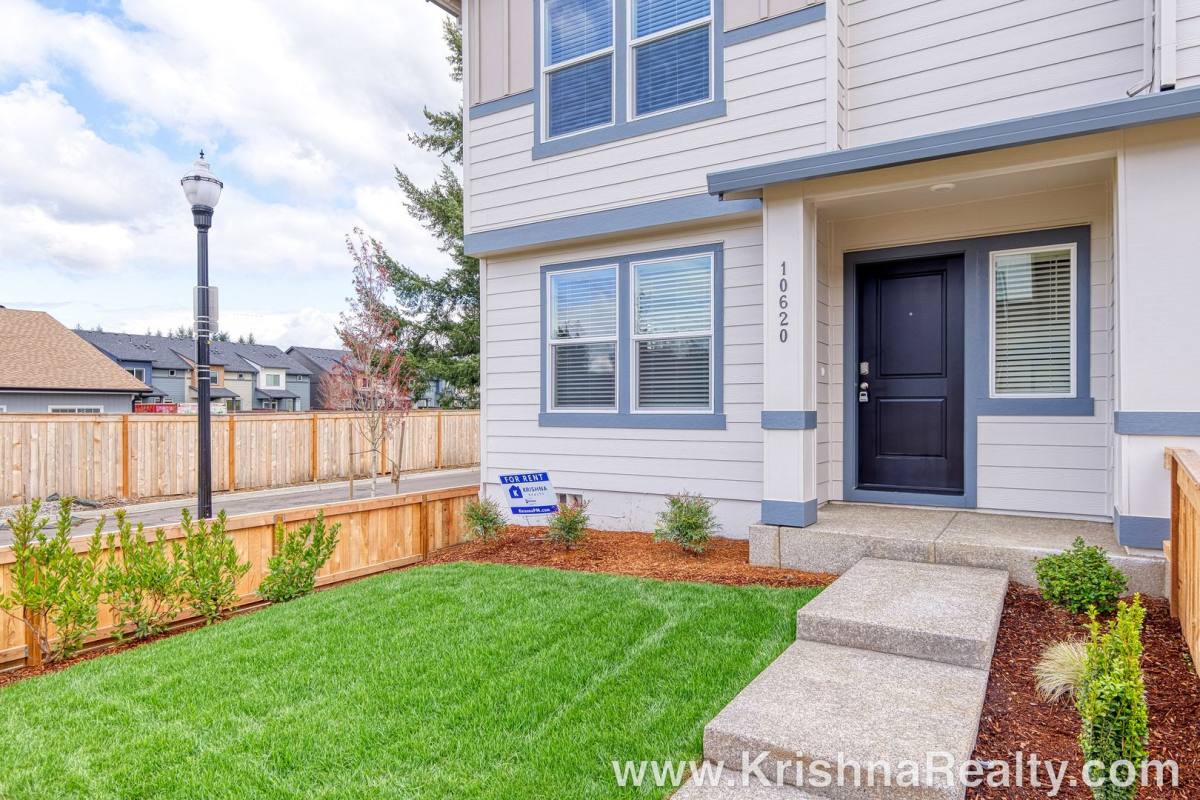 Townhouse for rent at 10620 NE 120th Place, Vancouver, WA 98662