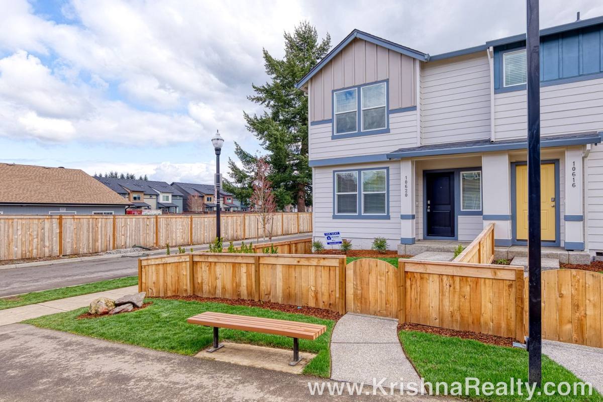 Townhouse for rent at 10620 NE 120th Place, Vancouver, WA 98662