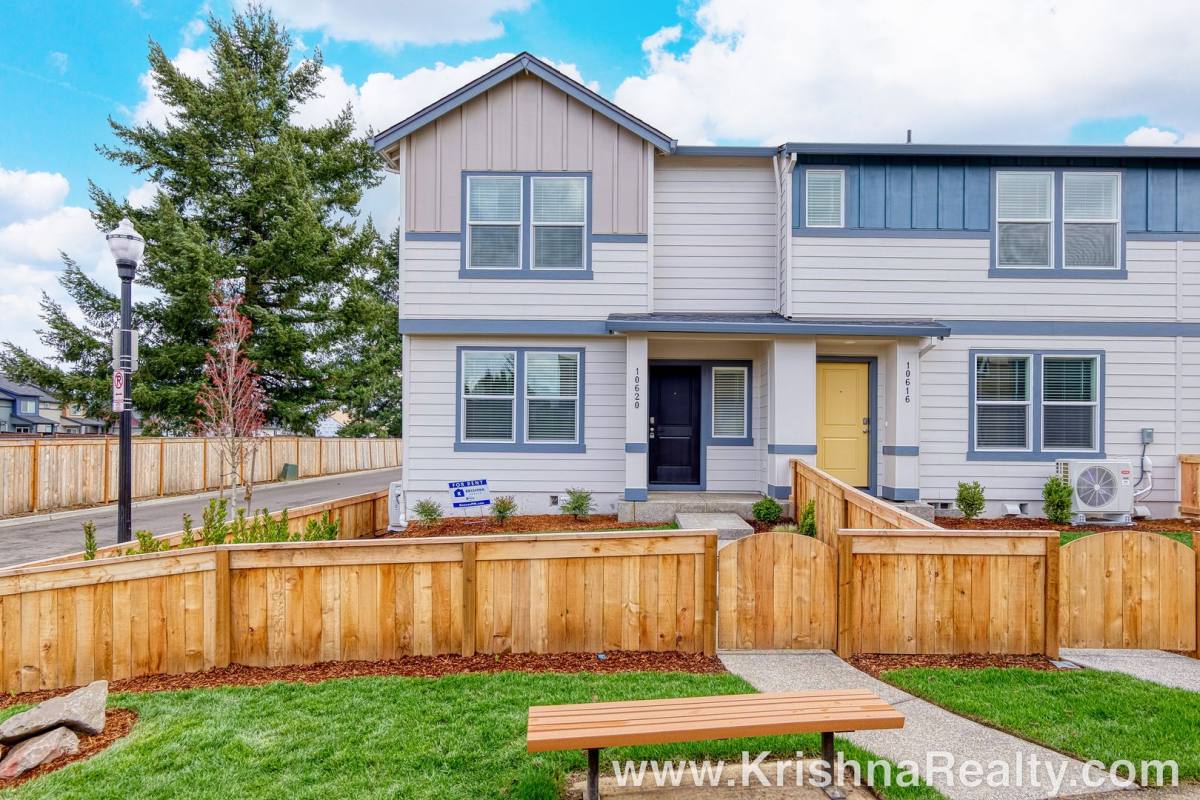 Townhouse for rent at 10620 NE 120th Place, Vancouver, WA 98662