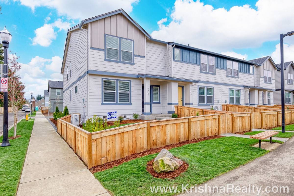 Townhouse for rent at 10620 NE 120th Place, Vancouver, WA 98662