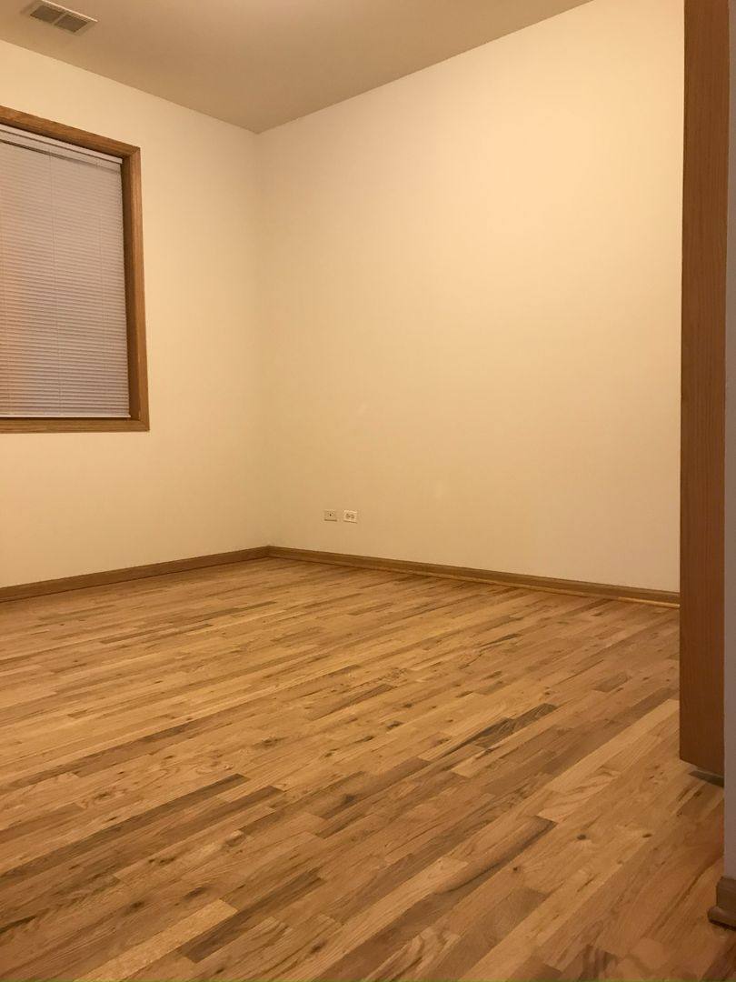 Apartment for rent at 4047-4049 N Sheridan Rd, Chicago, IL 60613