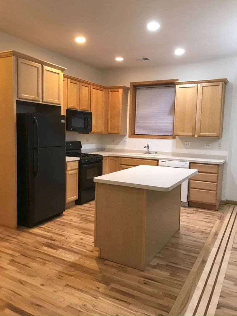Apartment for rent at 4047-4049 N Sheridan Rd, Chicago, IL 60613