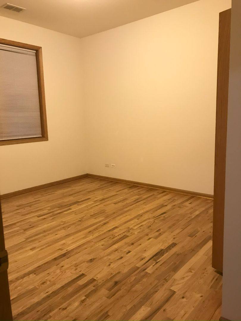 Apartment for rent at 4047-4049 N Sheridan Rd, Chicago, IL 60613