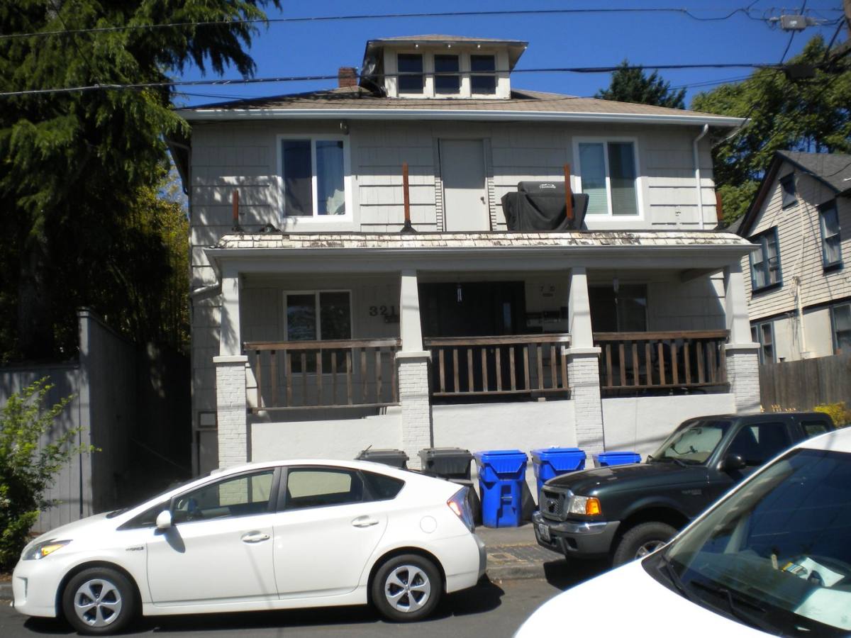 Apartment for rent at 3211 SE 11th Ave, Portland, OR 97202