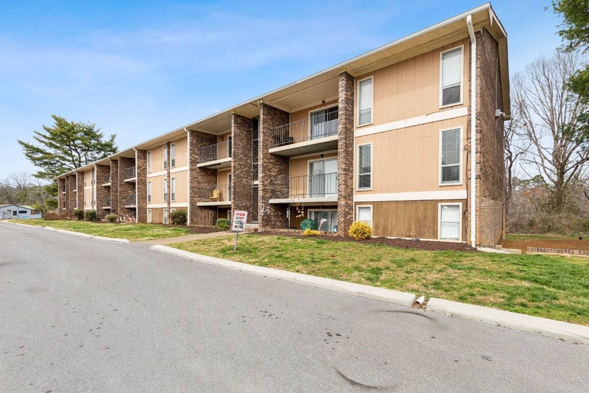 Apartment for rent at Midvale Heights, 300 W Midvale Ave, Chattanooga, TN 37405