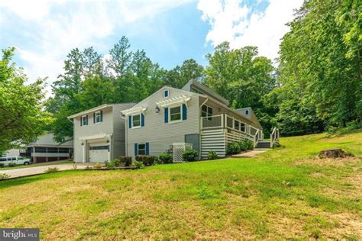 Apartment for rent at 2044 Coast Guard Dr, Stafford, VA 22554