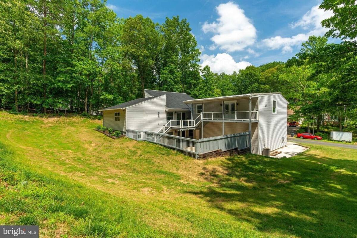 Apartment for rent at 2044 Coast Guard Dr, Stafford, VA 22554