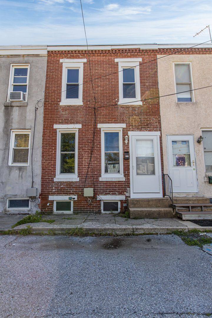 Townhouse for rent at 733 Center St, New Castle, DE 19720