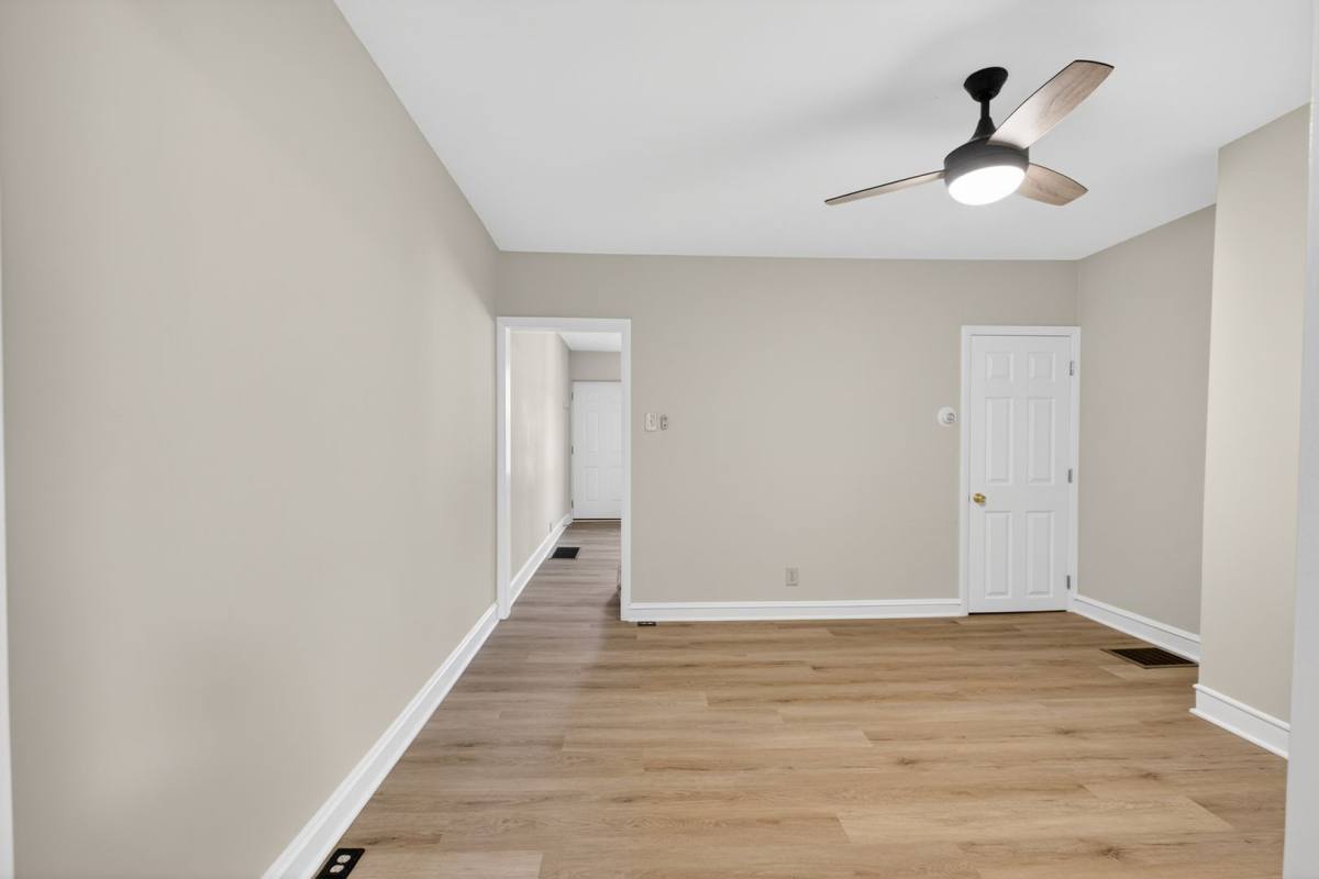 Townhouse for rent at 733 Center St, New Castle, DE 19720