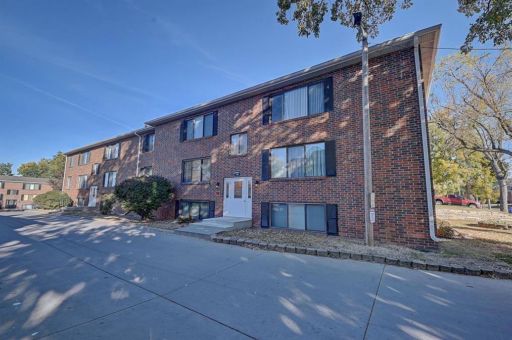 Apartment for rent at 1215 Oakland Rd NE #44, Cedar Rapids, IA 52402