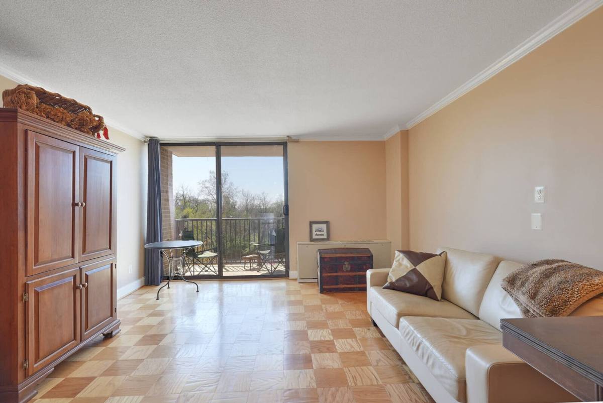 Condo for rent at 118 Monroe St, Rockville, MD 20850