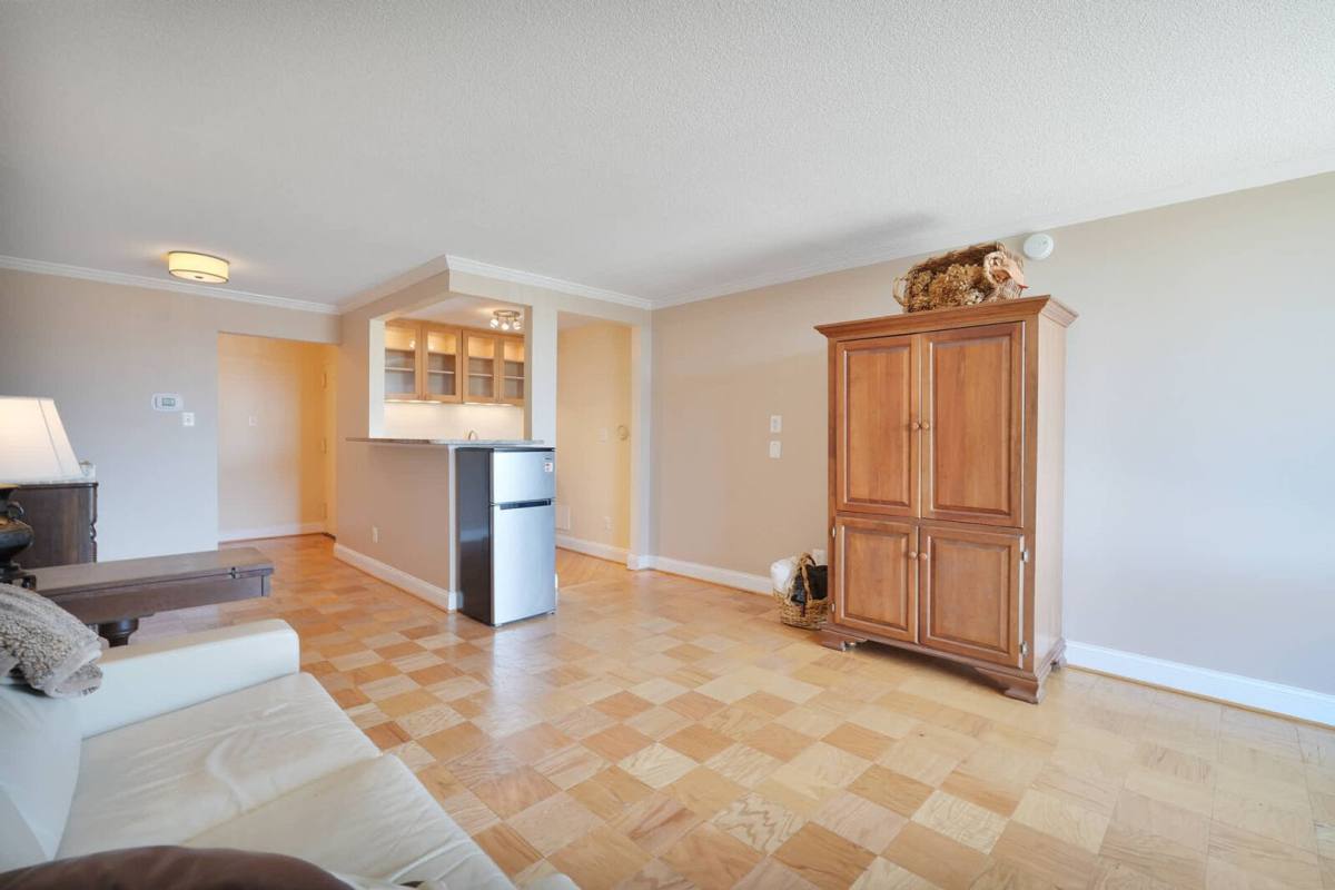Condo for rent at 118 Monroe St, Rockville, MD 20850