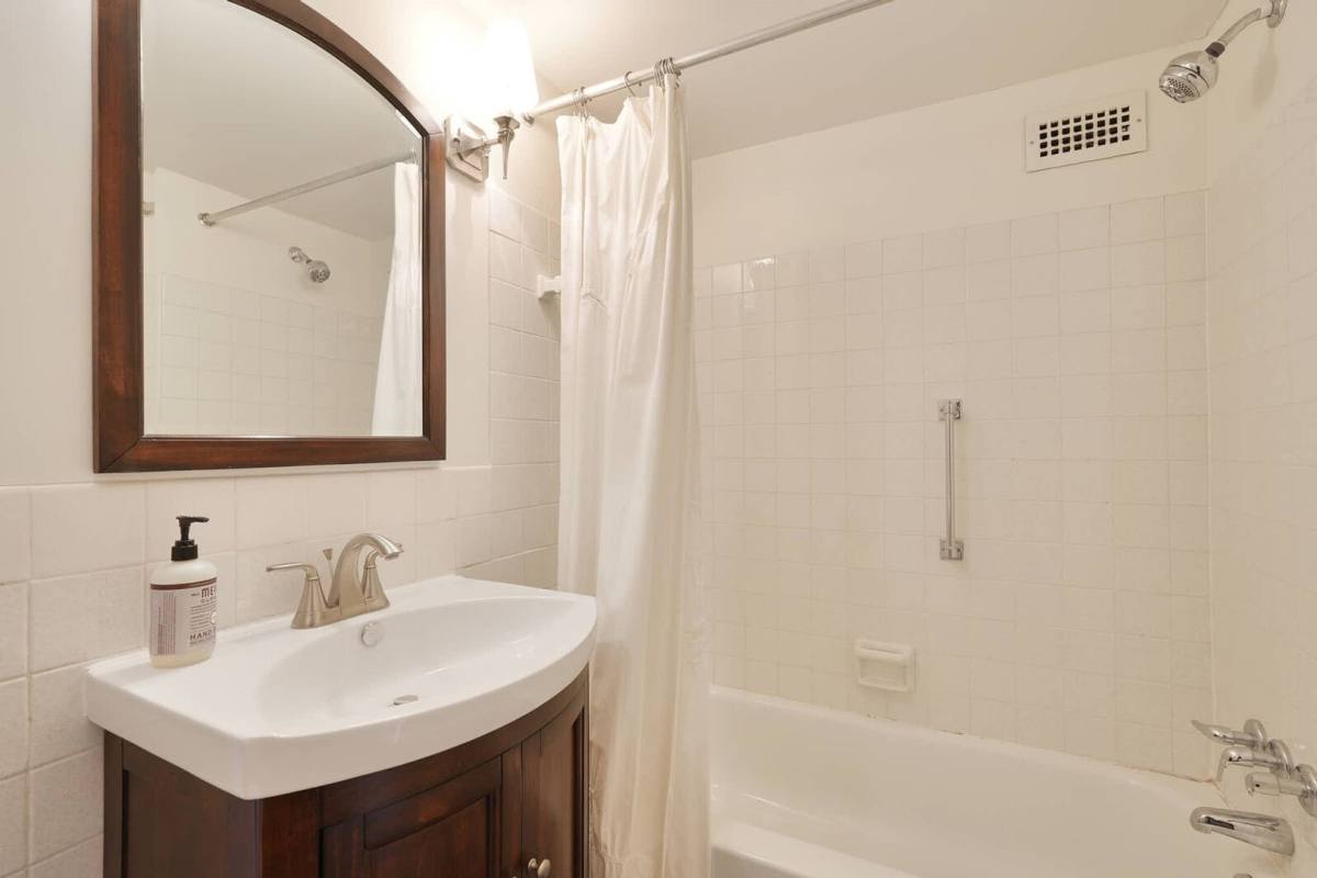 Condo for rent at 118 Monroe St, Rockville, MD 20850