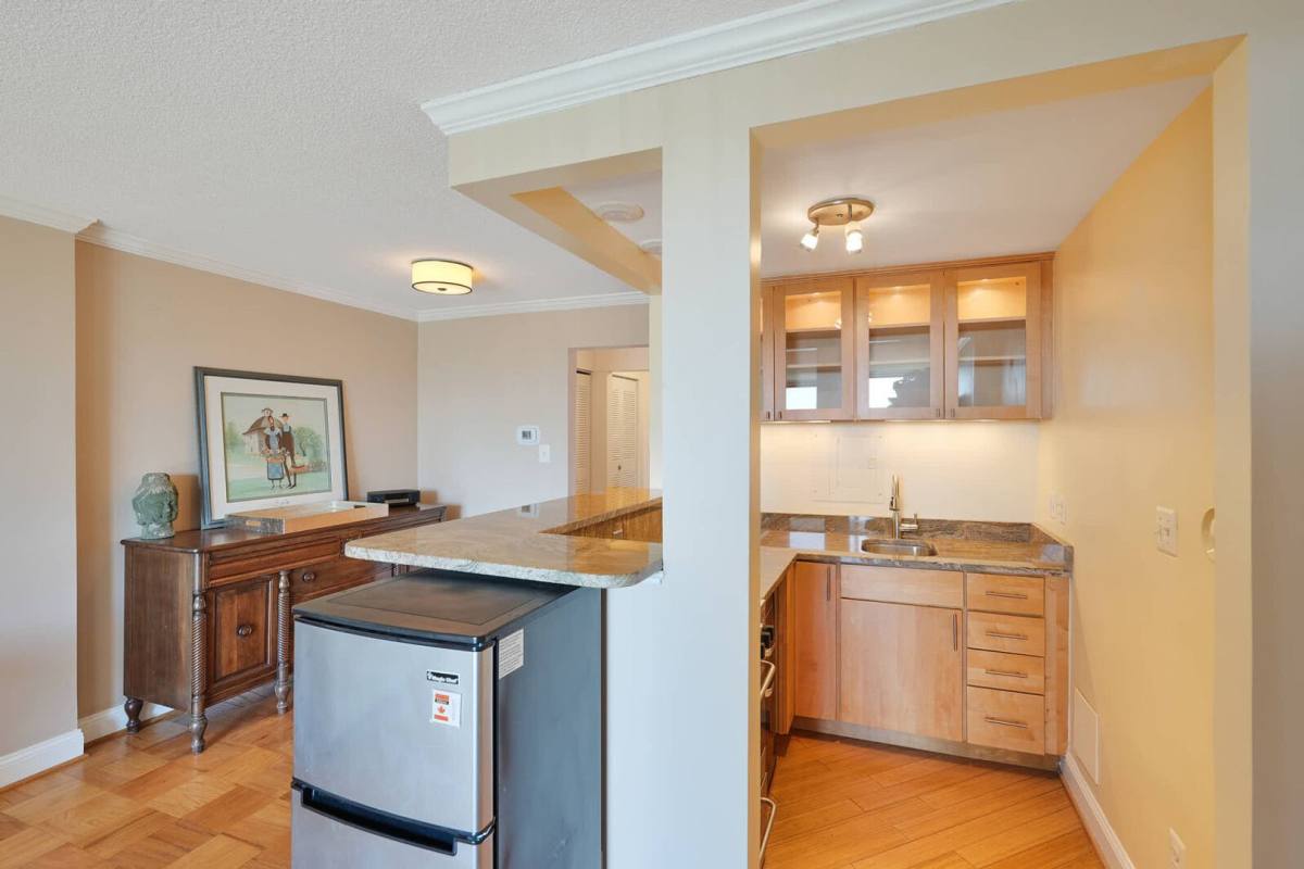 Condo for rent at 118 Monroe St, Rockville, MD 20850
